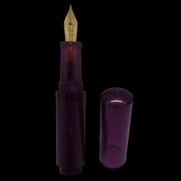 Semi clear purple fountain pen. Fine nib. - Picture 1 of 5
